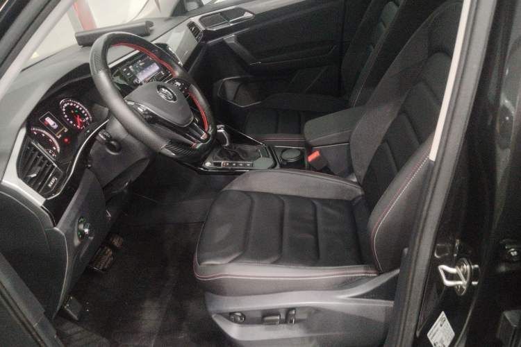 Used Volkswagen Tayron 2019 330TSI Two-Wheel-Drive Luxury Version China V Emission Standard
