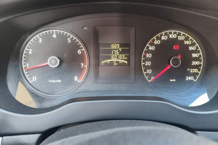 Used Volkswagen Sagitar 2012 1.6L Manual Comfort Model Instrument Cluster