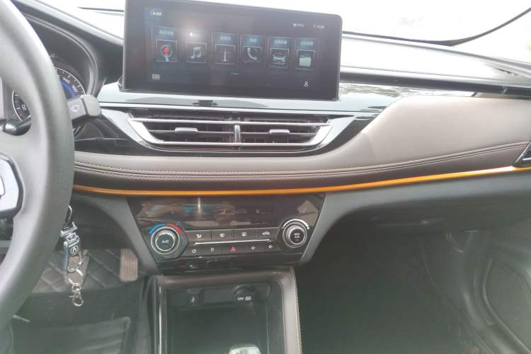 Used CHANGAN Eado DT 2019 1.6L Manual Comfort Model China VI Standard Audio And AC Panel