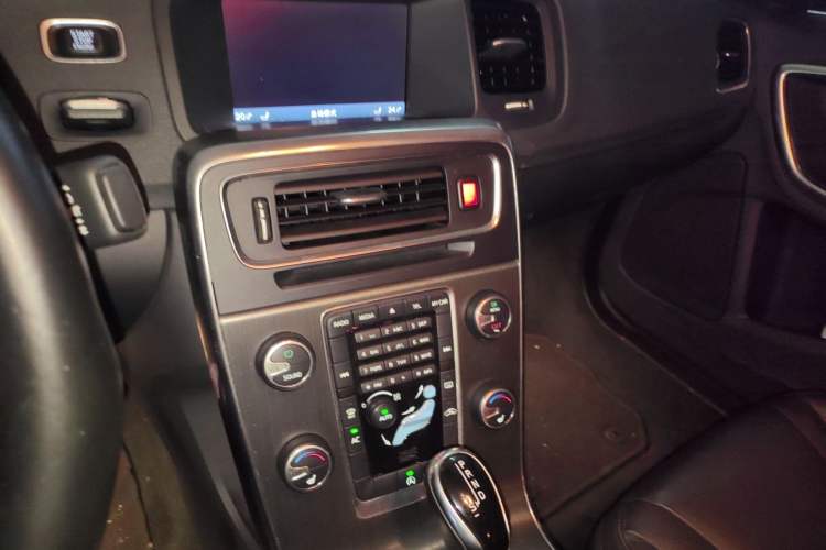 Used Volvo S60 2014 T5 Zhiyi Edition
