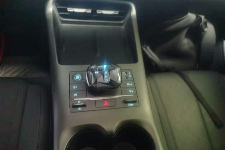 Used BYD Qin PLUS 2025 DM-i Smart Drive 55KM Leading Model Gear Lever