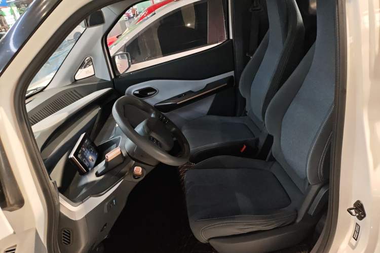 Used Baojun E200 2020 305KM Smart Drive Version Left Front Seat