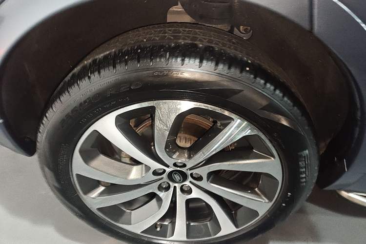 Used Land Rover Discovery Sport 2020 249 PS R-Dynamic Performance Edition Exterior 5