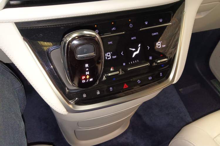 Used Buick GL8 2022 Avenir Avia Four-Seat Prestige Edition Gear Lever