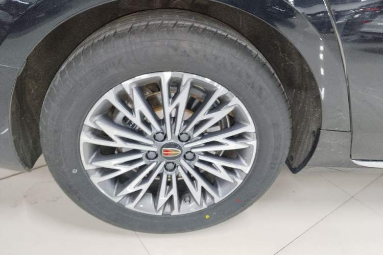 Used Hongqi H5 2025 1.5T DCT Qiyun 500 000th Unit Commemorative Edition Right Rear Wheel Hub