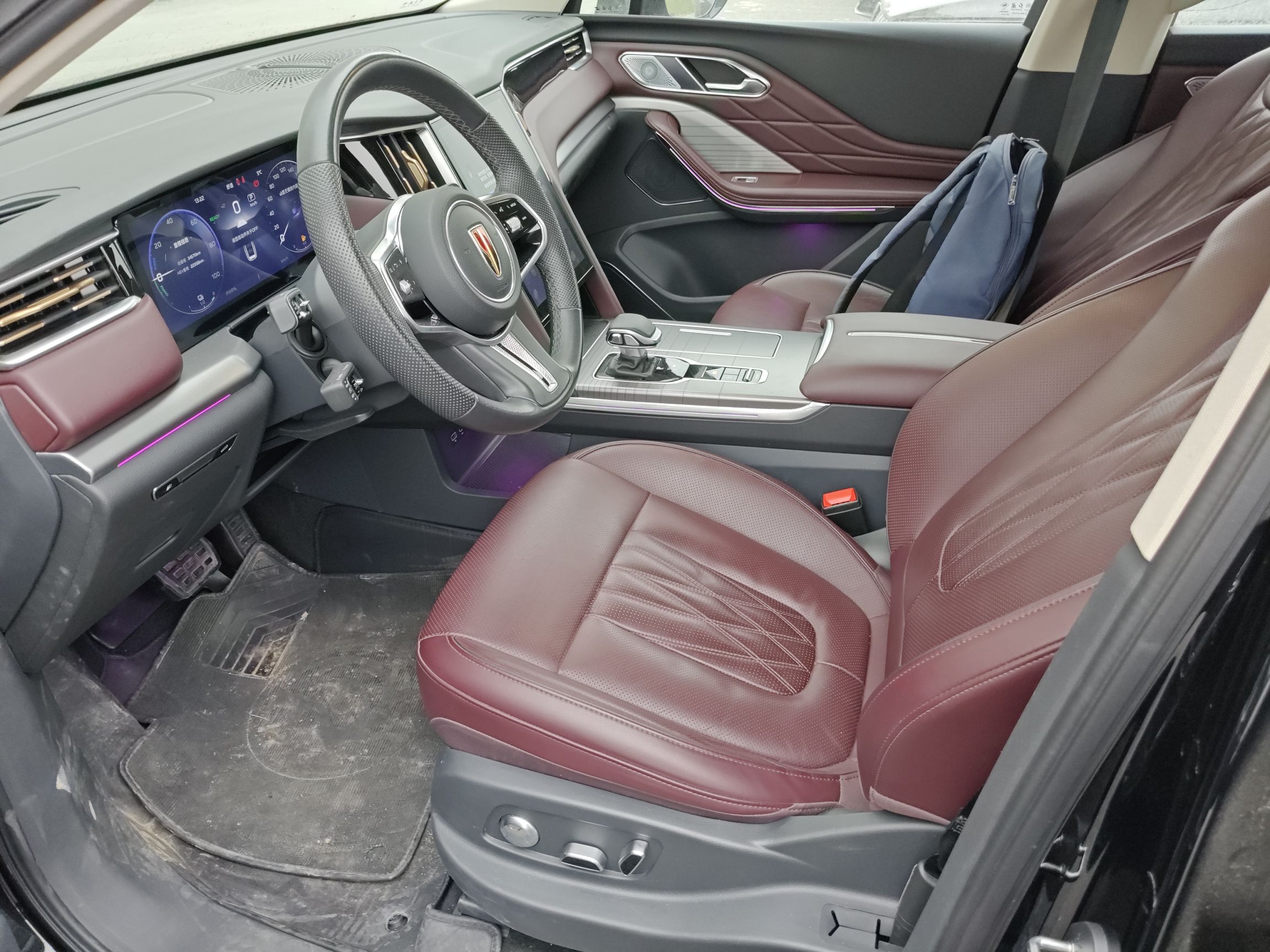 المقاعد الأمامية داخل السيارة