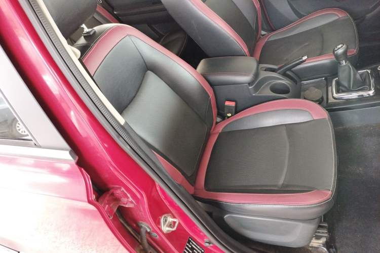 Used HYOSOW S3 2014 1.5L Luxury Version China IV Emission Standard
