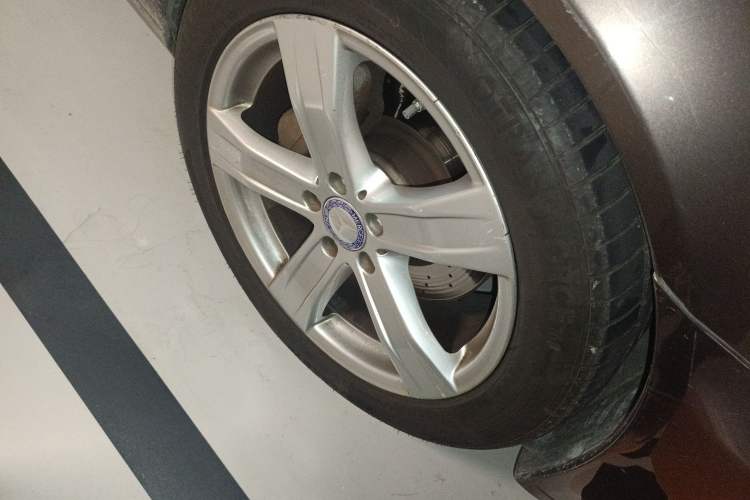 Used Mercedes-Benz S-Class 2008 S 300 L Executive Edition Right Front Wheel Hub