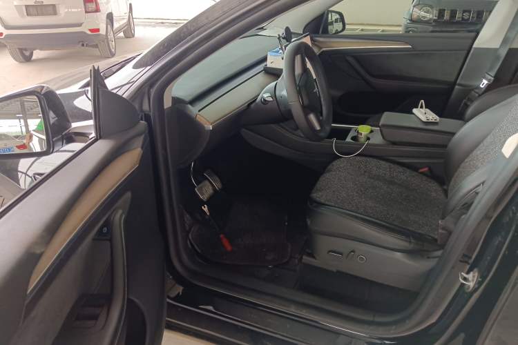 Used Tesla Model Y 2022 Rear-Wheel-Drive Version