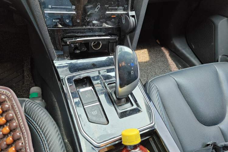 Used Venucia D60EV 2022 Standard Range Smart Drive Version Gear Lever