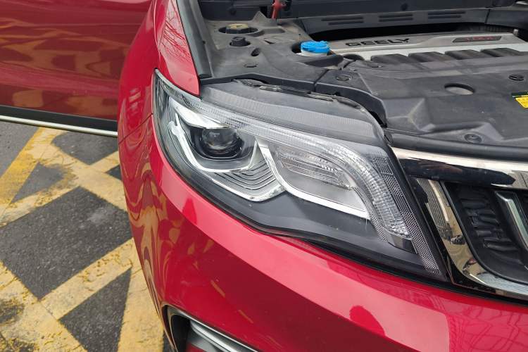 Used Geely Auto Emgrand X7 Sport 2018 1.8TD Automatic Two-Wheel Drive ZhiZun Model with 4G Connectivity