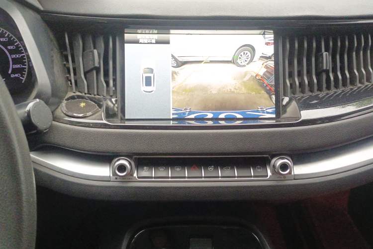 Used Haval H2s 2018 Red-Label 1.5T Dual-Clutch Fashion Edition Audio And AC Panel