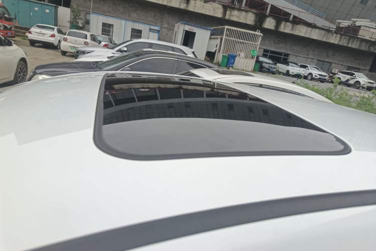 Used Geely Auto Emgrand 2019 Leading Edition 1.5L CVT Upward-Connected Model China VI Standard Roof