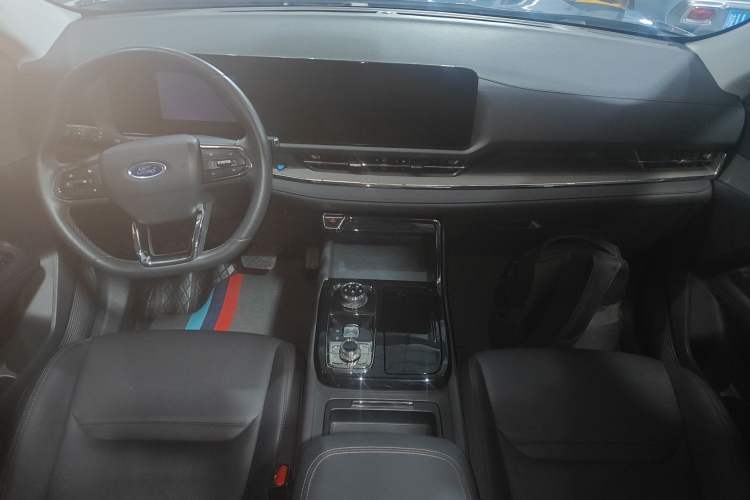 Used Ford Equator Sport 2022 EcoBoost 170 Platinum Edition Center Console