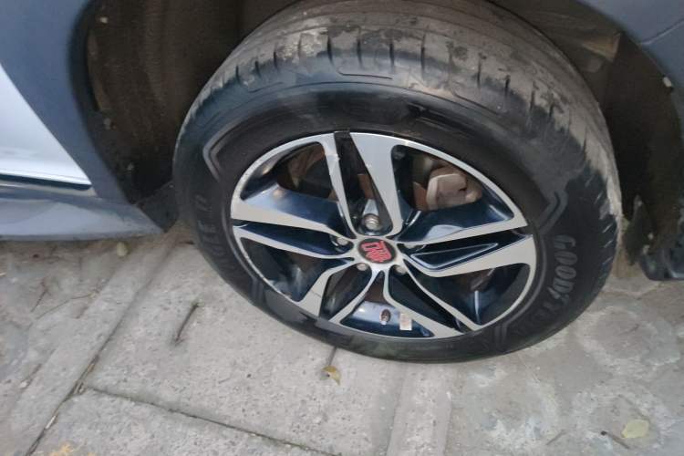 Used BYD Tang New Energy 2015 2.0T Four-Wheel-Drive Flagship Model
