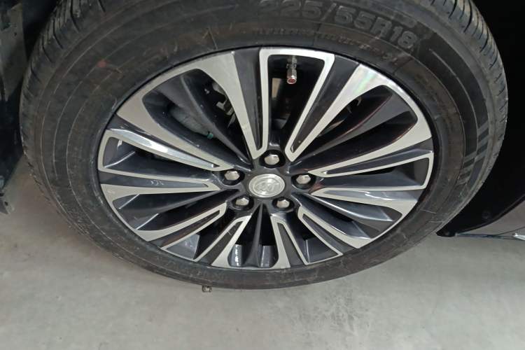 Used Buick GL8 2023 ES Lu Zun Flagship Model
