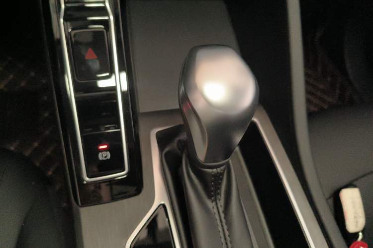 Used Roewe i5 2023 1.5L CVT Luxury Edition Gear Lever