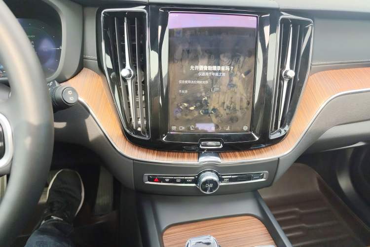 Used Volvo XC60 New Energy 2024 T8 Plug-in Hybrid Long-Range All-Wheel Drive Smart Luxury Edition
