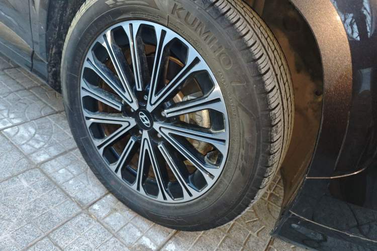 Used Hyundai Custo 2024 380TGDi TOP Premium SmartCare Flagship Edition Right Front Wheel Hub