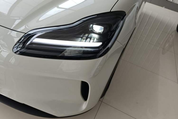 Used Wuling Bingo PLUS 2024 510 km Range 5-Seater Version Left Front Headlight