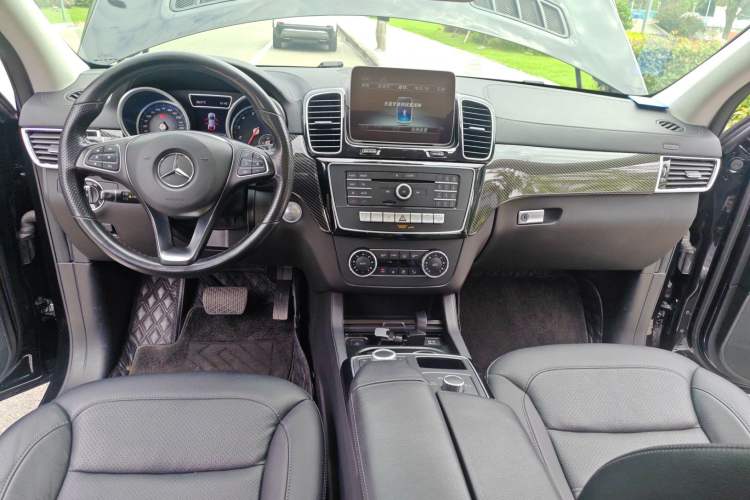 Used Mercedes-Benz GLE 2017 GLE 320 4MATIC Dynamic Model Center Console