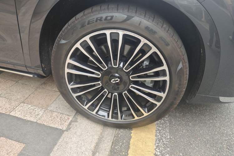 Used Hima AITO M7 2024 1.5T Intelligent Driving 4WD Max Edition 5 Seats Right Front Wheel Hub