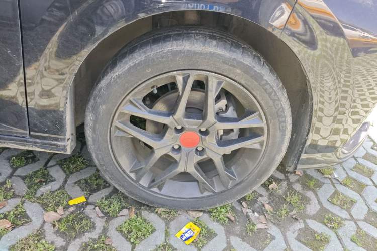 Used Dongfeng Aeolus Yixuan 2021 230T Automatic Hunter Edition Right Front Wheel Hub