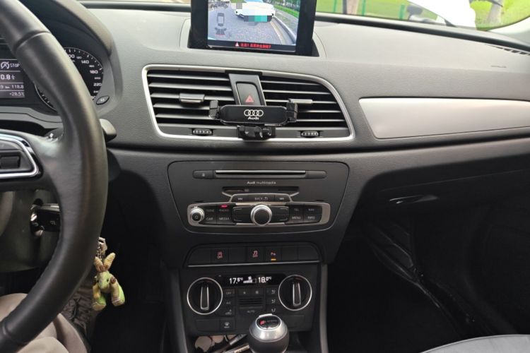 Used Audi Q3 2017 30 TFSI Fashion Model Audio And AC Panel