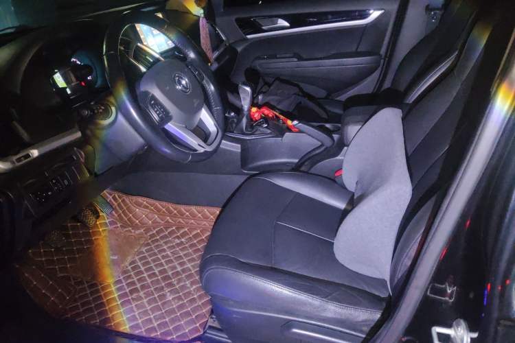 Used Dongfeng Aeolus AX7 2015 2.0L Manual Zhiyi Trim
