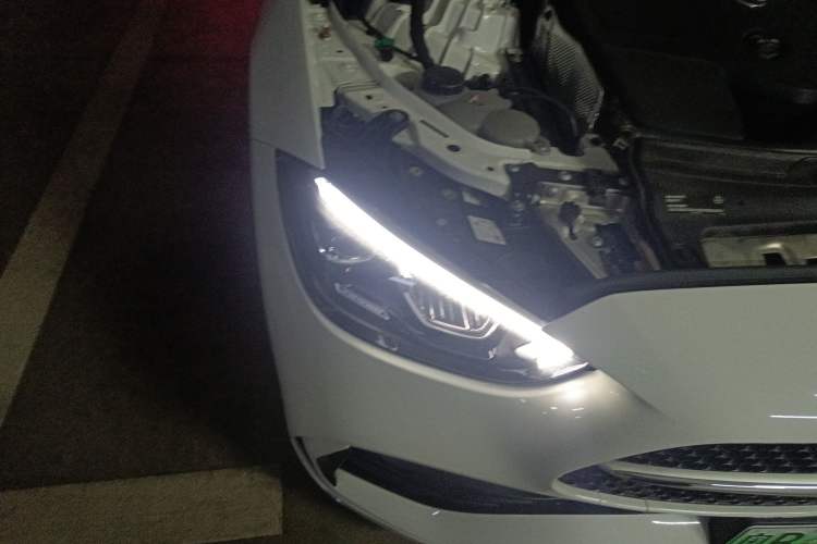 Used Mercedes-Benz C-Class New Energy 2023 C 350 eL Right Front Headlight