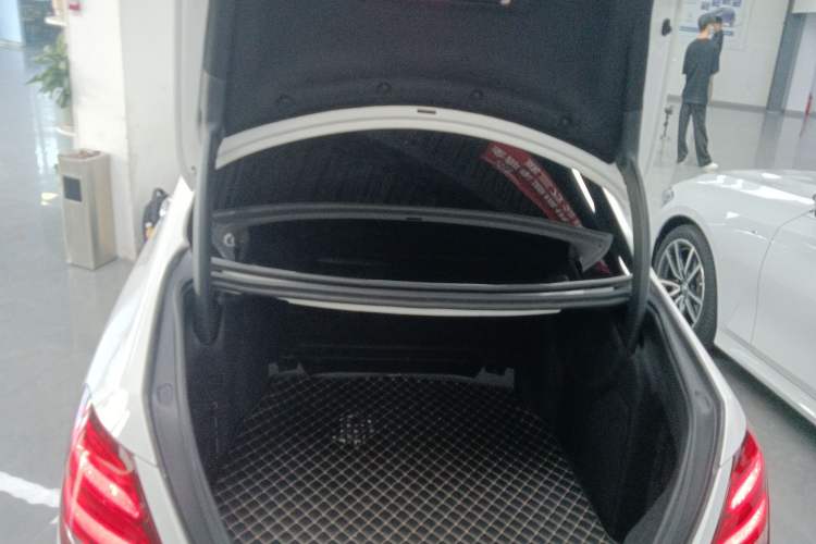 Used Mercedes-Benz E-Class 2019 Restyled E 300 L Sporty and Stylish Edition