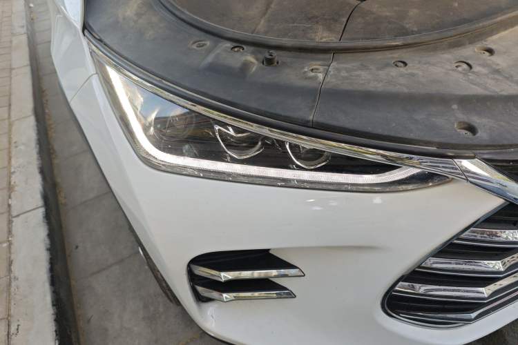 Used BYD Tang New Energy 2019 DM 2.0T All-Wheel Drive Connected Innovation Edition 7 Seats China VI Standard Right Front Headlight