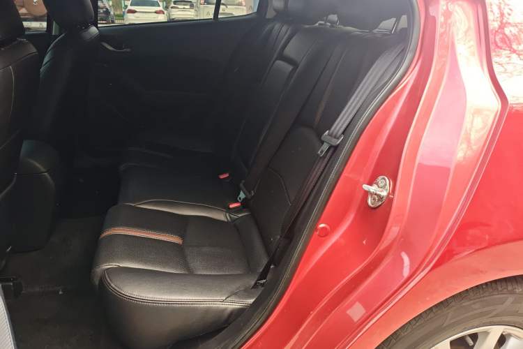 Used Mazda 3 Axela 2017 Sedan 1.5L Automatic Comfort Model Emission Standard China V Left Rear Seat