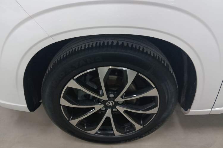 Used CHANGAN UNI-Z New Energy 2024 Blue Whale Smart Electric iDD 125km Beyond Edition Left Front Wheel Hub