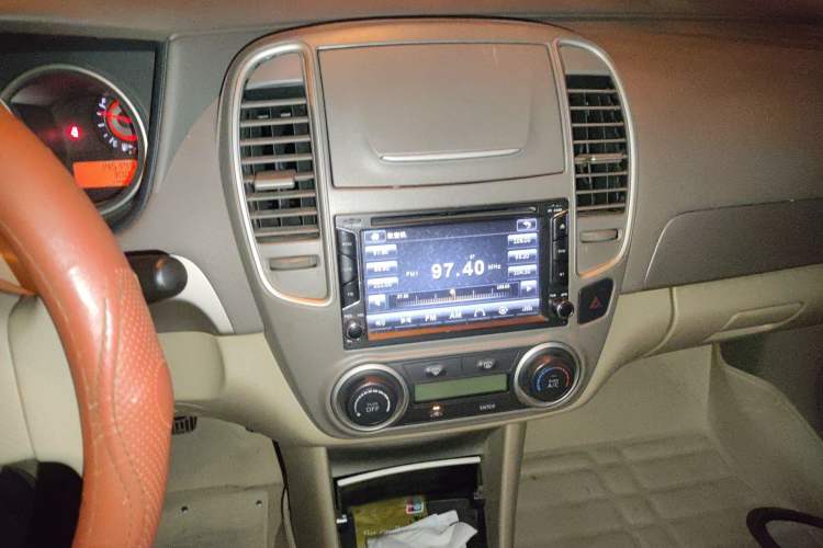 Used Nissan Sylphy 2016 Classic 1.6XE Manual Leading Edition Audio And AC Panel