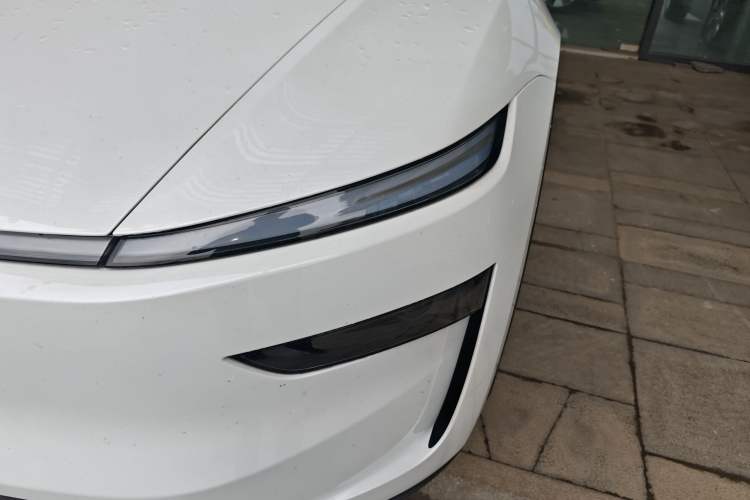 Used Tesla Model Y 2026 Model Long-Range Rear-Wheel-Drive Version Left Front Headlight