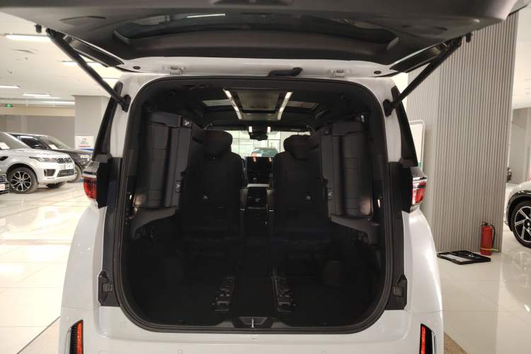 Used Toyota Vellfire 2024 Crown Dual-Engine 2.5L Ultimate Edition
