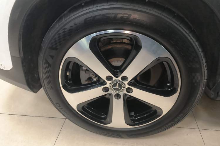 Used Mercedes-Benz GLC 2018 Facelift GLC 260 4MATIC Luxury Edition
