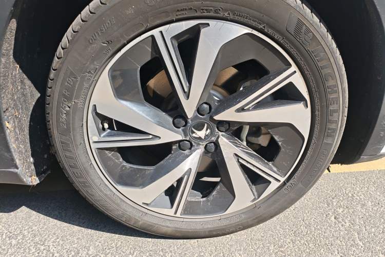 Used ARCFOX Alpha S 2022 708S+ 175kW Right Front Wheel Hub