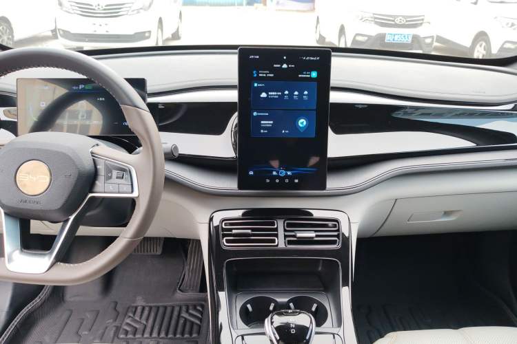 Used BYD Qin PLUS 2024 HONOR Edition DM-i 55KM Leading Model Audio And AC Panel