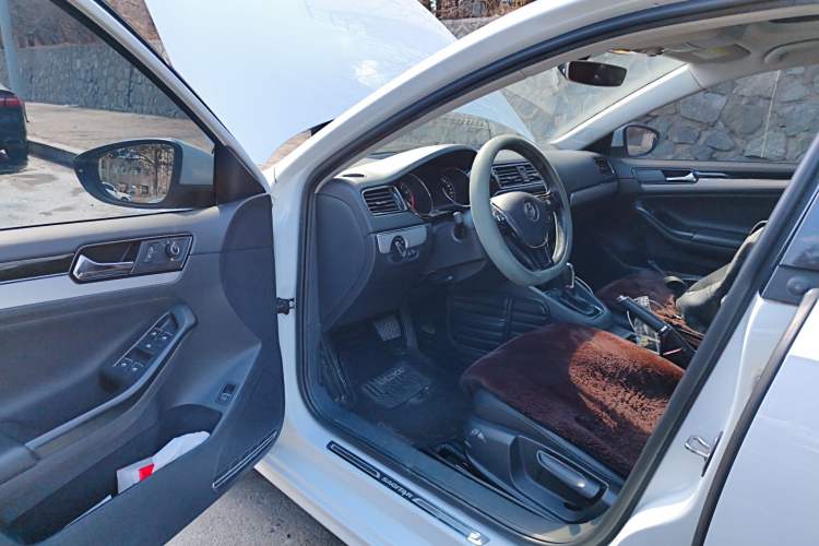 Used Volkswagen Sagitar 2018 1.6L Automatic Comfort Model Driver Seat