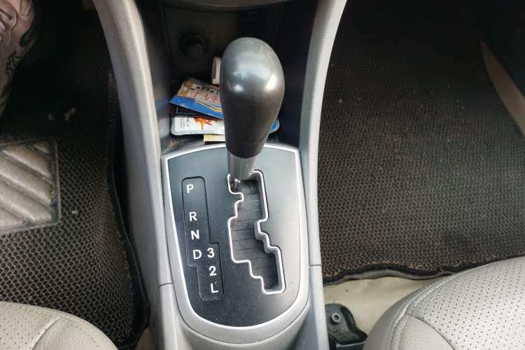 Used Hyundai Verna (older generation) 2010 Sedan 1.4L Automatic Comfort Model GS Gear Lever