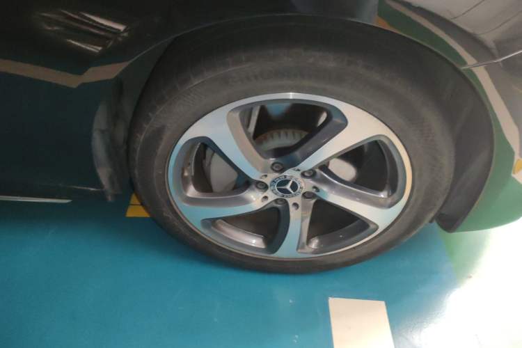 Used Mercedes-Benz E-Class 2019 E 300 L Sporty and Stylish Model Right Front Wheel Hub