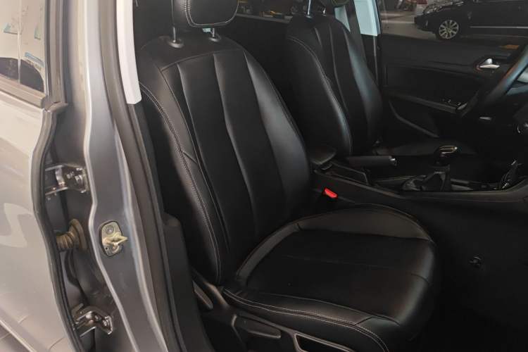 Used Peugeot 308 2016 1.6L Manual Fashion Edition
