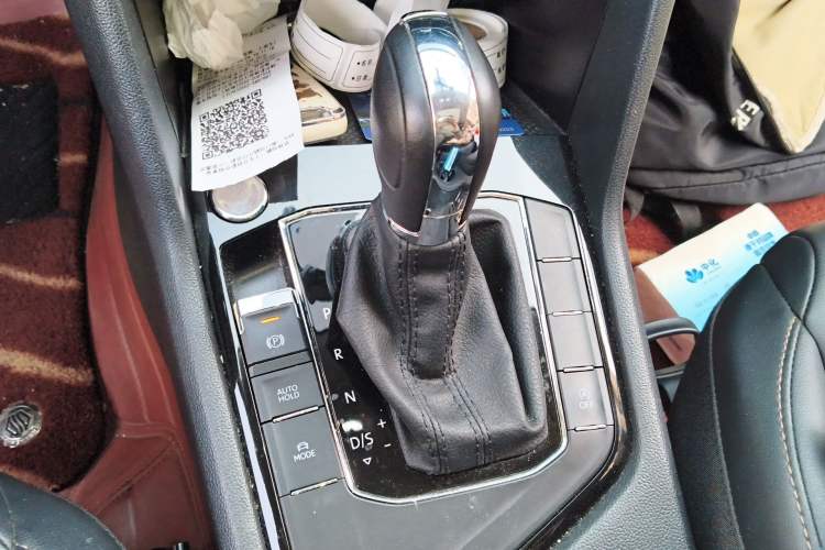 Used Volkswagen Tharu 2022 280TSI Two-Wheel-Drive Luxury Edition Gear Lever