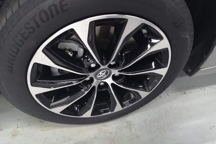 Used Toyota Avalon 2022 Dual-Engine 2.5L Luxury Edition