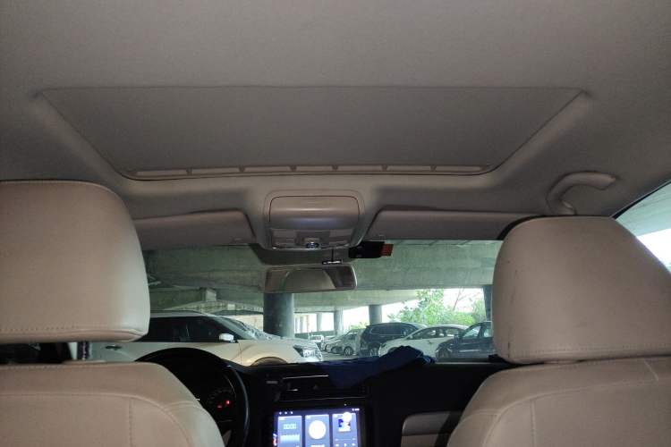 Used Volkswagen Sagitar 2014 1.6L Manual Comfort Model Headliner