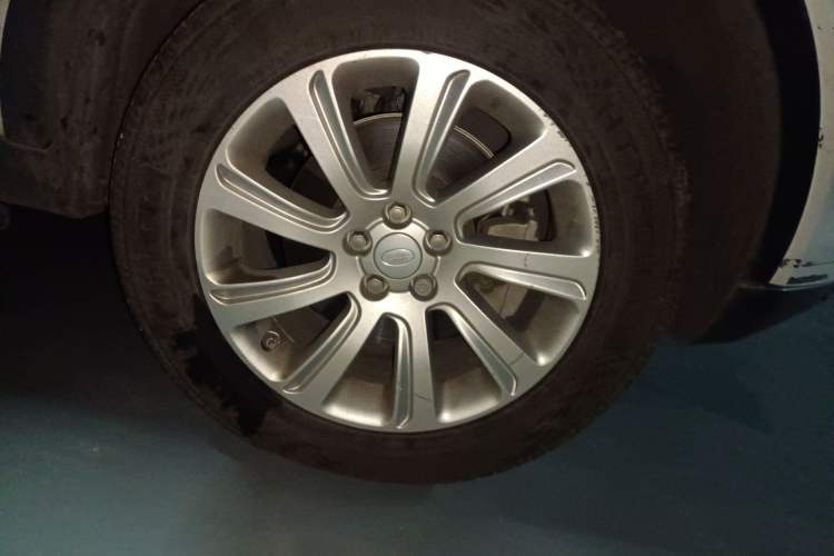 Used Land Rover Discovery Sport 2017 2.0T SE Right Front Wheel Hub