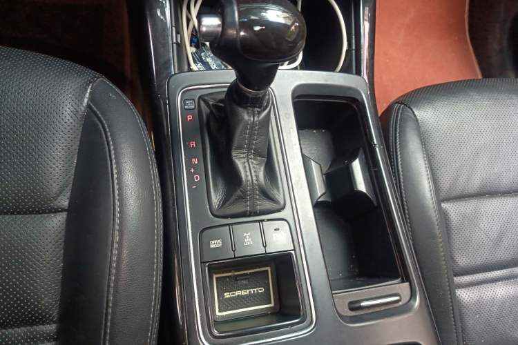 Used Kia Sorento 2015 Sorento L 2.2T Diesel 4WD Elite Edition 7 Seats China IV Standard
