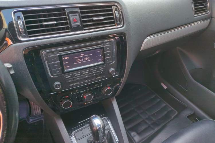 Used Volkswagen Sagitar 2015 1.6L Automatic Comfort Model
